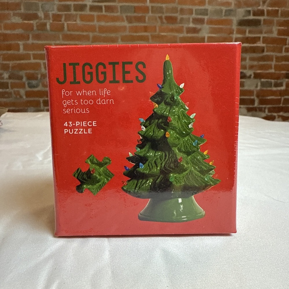 Jiggies Christmas Puzzle 43 Pieces Nostalgic‎ Ceramic Lighted Tree Design NEW